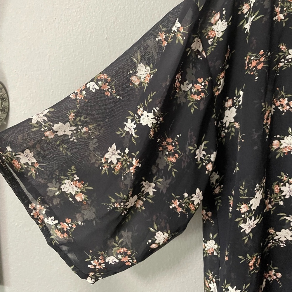 Hey Babe boho black floral printed sheer kimono and lined shorts set. Size Small - Picture 3 of 11